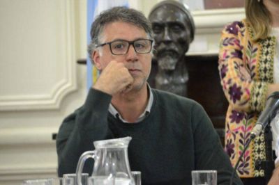 Andrade atac� a VJ: �Llevan la tarea parlamentaria como si fuera una escriban�a�