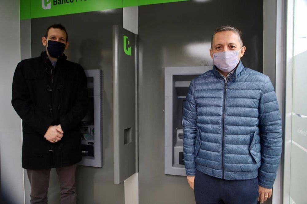 Fernando Gray y el presidente del Banco Provincia inauguraron cajeros automticos