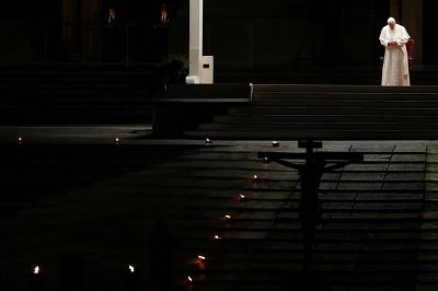 Coronavirus: la pandemia trastorna el papado de Francisco y opaca su protagonismo
