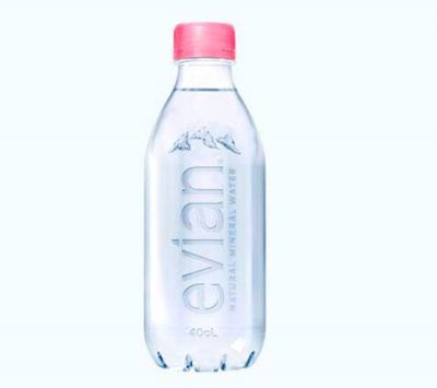Una empresa de agua mineral lanzó una nueva botella sin etiquetas y 100% reciclable