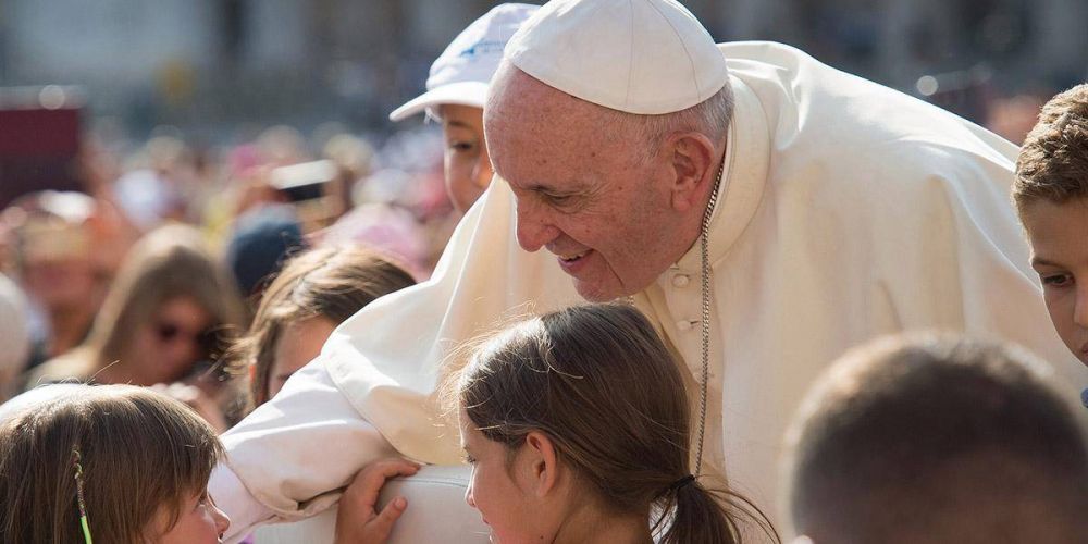 Papa Francisco pide a los fieles que denuncien los abusos sexuales
