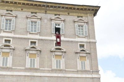 �ngelus: El Papa pide que �hagamos un esfuerzo para no chismorrear�