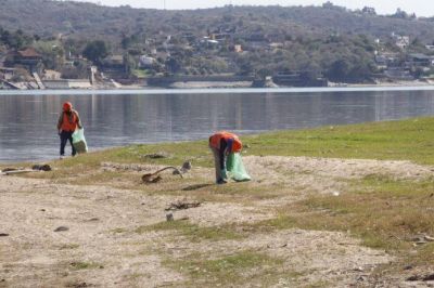 Limpieza de la Costanera: juntan m�s de dos camionadas de basura por d�a