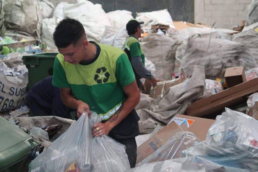Otra vuelta de tuerca al reciclado: cooperativistas y vecinos se organizan para separar residuos