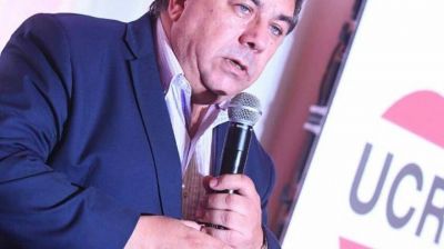El diputado nacional Carlos Fern�ndez respald� a Lunghi: �el intendente tom� una decisi�n responsable en base a la autonom�a municipal�