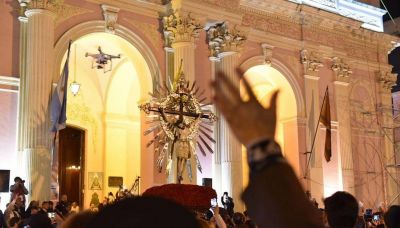 Gustavo Sáenz tampoco participará de la procesión del Milagro