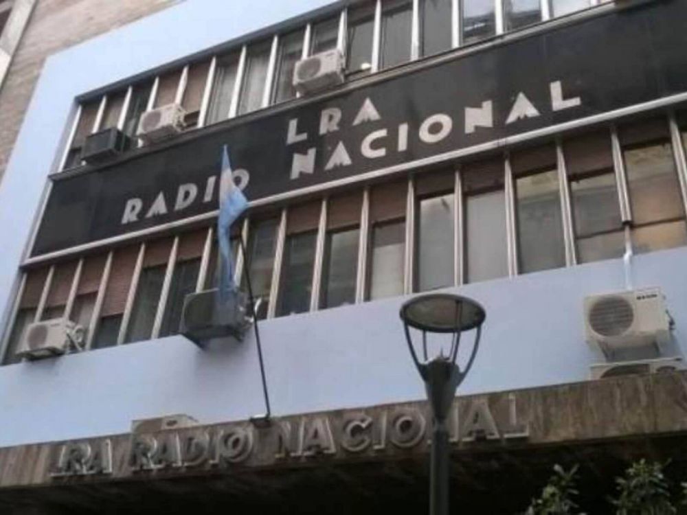 Casi 200 trabajadores de Radio Nacional reclamaron con un petitorio un aumento salarial