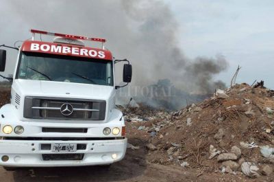 Bomberos intervinieron en 5 incendios de pastizales y basurales de la provincia de Santa Fe