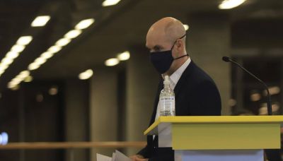 En el tiempo de descuento de su conducci�n, Genta firm� con Larreta un bono de 5 mil pesos