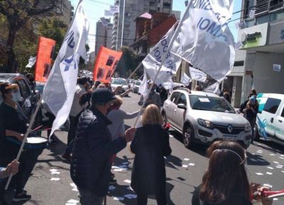IOMA: afiliados autoconvocados volvieron a manifestarse para que se resuelva el conflicto
