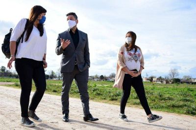 Gustavo Men�ndez firm� un acta de desafectaci�n de un predio