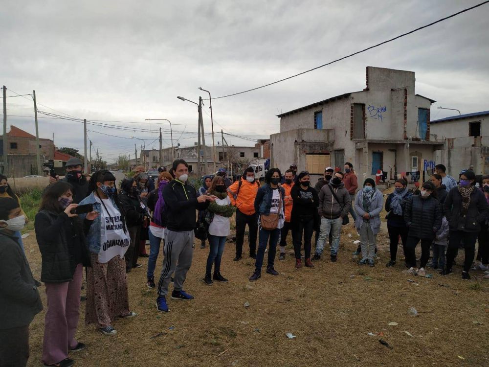 Suteba La Matanza llev su solidaridad a vecinos de la toma de Los Ceibos