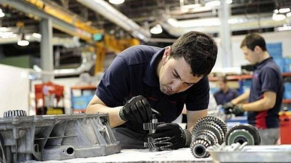Bueno: la UIA registr un leve repunte del empleo industrial