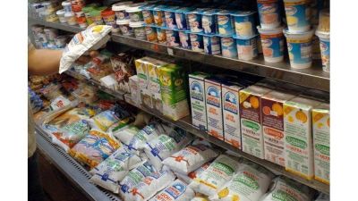 Supermercados apuntan a alimenticias por vender con cupos