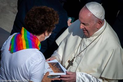 �El Papa ama a sus hijos LGTB tal como son, hijos de Dios�