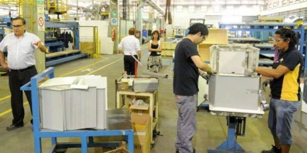 Unos 400 trabajadores echados durante el macrismo fueron reincorporados en empresas de electrodomsticos del sur de Rosario