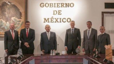 AMLO se re�ne con director de Coca-Cola Mundial para hablar de impuestos y etiquetado