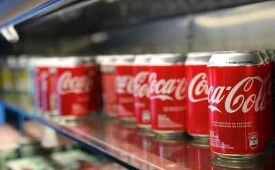 Coca-Cola se compromete a reducir calor�as de sus refrescos y otras bebidas