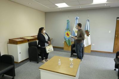 Fernando Gray entreg� subsidios a vecinas y vecinos de Esteban Echeverr�a
