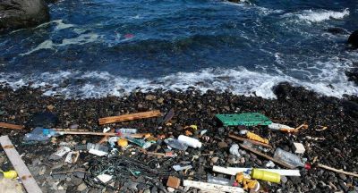 Tsunami de basura cubre playa de Honduras y tensa relaciones con Guatemala | Fotos, vídeos