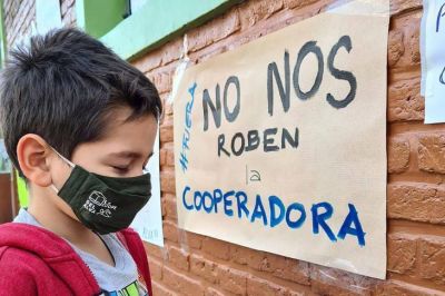 Larreta intervino la cooperadora del colegio que hab�a obtenido un fallo favorable por el recorte de las clases de nataci�n