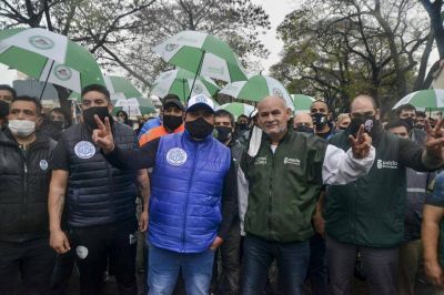 Abrazo simb�lico a la quinta de Olivos para  apoyar al Gobierno