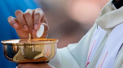 Vaticano niega a obispos alemanes que los protestantes puedan comulgar