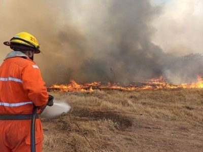 El incendio del basural de Arroyito se reaviv� y bomberos tuvo que asistir nuevamente