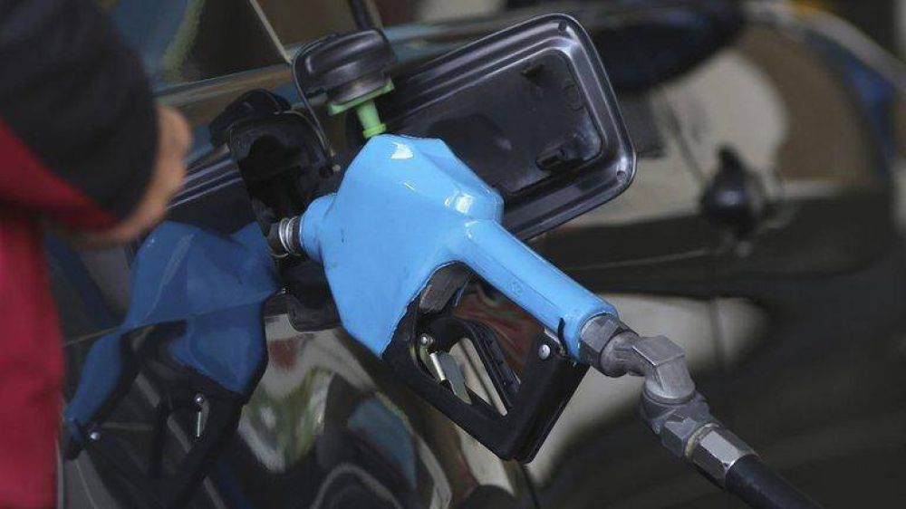 El Gobierno actualizar el impuesto a los combustibles: cunto podran aumentar la nafta y el gasoil 