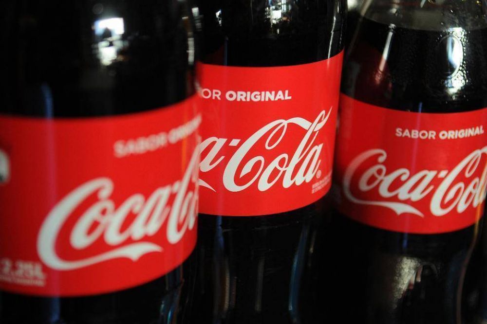 Coca Cola se reordena pero no deja el pas