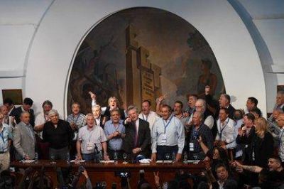 El 17 de octubre �tecno� de la CGT: Alberto Fern�ndez hablar� ante un mill�n de militantes que participar�n desde sus celulares
