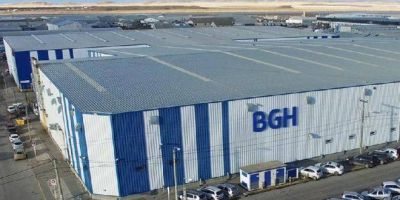 BGH reabri� planta cerrada durante el macrismo para producir 15 mil aires acondicionados junto a cooperativa