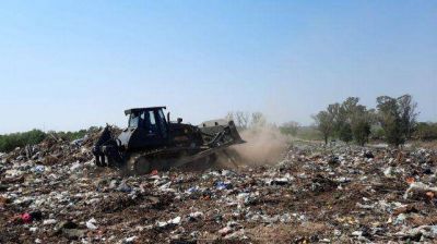 Villa Constituci�n: el Ej�rcito ya trabaja en el basural para trasladar los residuos a un nuevo relleno