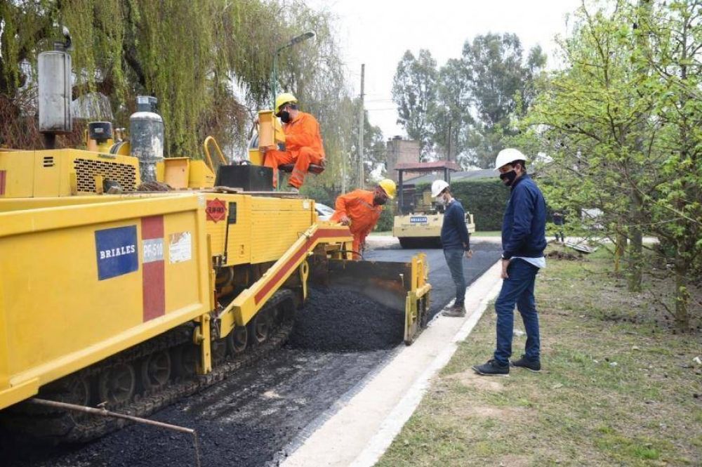 Tras recorrer una obra vial, Garro celebr� que �la reactivaci�n de la construcci�n se traduce en m�s empleo genuino�