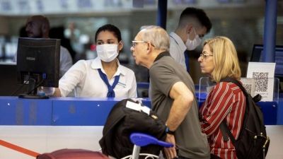 Vuelven los vuelos y los micros: �Vuelve el turismo?