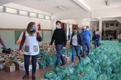 Mor�n | El Municipio entreg� alimentos en la EP N�58 de El Palomar