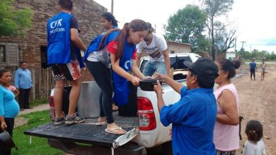 La C�mpora organiz� una jornada de trabajo y pintura con ayuda de ni�os y estallaron cr�ticas en redes sociales