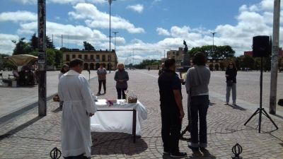 Autorizan misas al aire libre