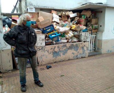 La basura cubr�a todo: limpian la casa de un acumulador en 70 y 22