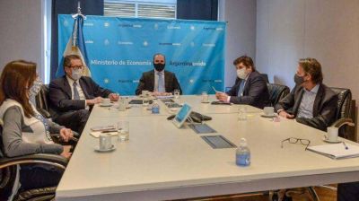 Mientras el blue tocaba nuevo r�cord, el FMI se reuni� con Guzm�n y Pesce