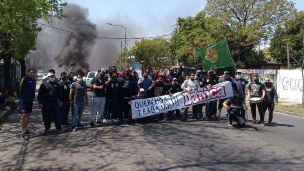 Crisis en la planta Dnica de Llavallol: trabajadores realizaron un corte y lanzan plan de lucha