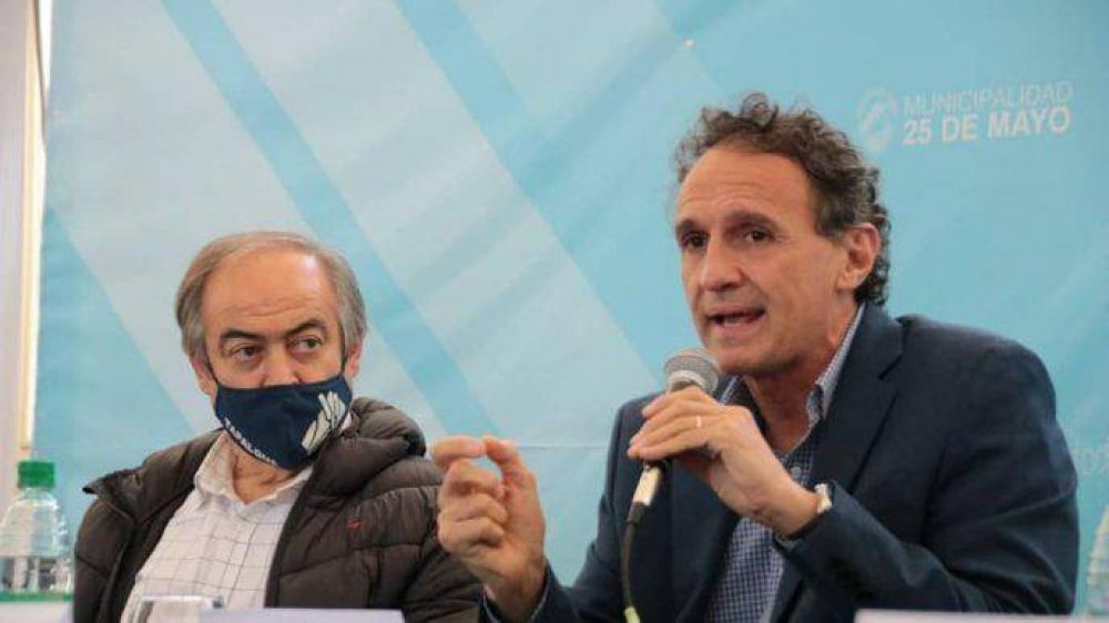 Tapalqu: Cocconi firm dos convenios para obras pblicas
