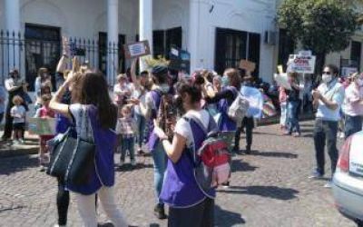 Cuarentena en San Isidro: Grupo de vecinos reclam� la vuelta a clases y el intendente los apoy�