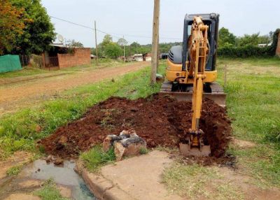 Continan los trabajos de extensin de red de agua potable en los barrios