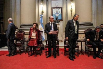 Comisi�n Interpoderes: un encuentro de pocos, en rechazo a la jugada de Carlos Rosenkrantz