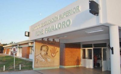 Docentes y estudiantes del IES Ren� Favaloro repudian el accionar de la mesa t�cnica: 