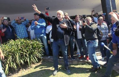 Las empresas no quieren recomponer salarios si no consiguen m�s subsidios y la UTA amaga con una huelga de 48 horas