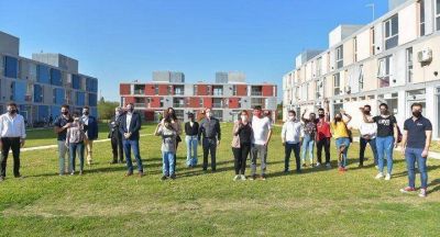 Procrear Ituzaing� | Diez familias ya tienen las llaves de su casa