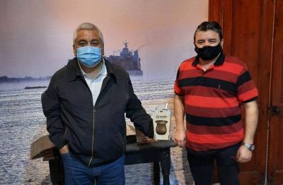 Tras charlas con la plana mayor cegetista y el respaldo de pesos pesados del gremio, Voytenco confirm� el giro al oficialismo de la UATRE