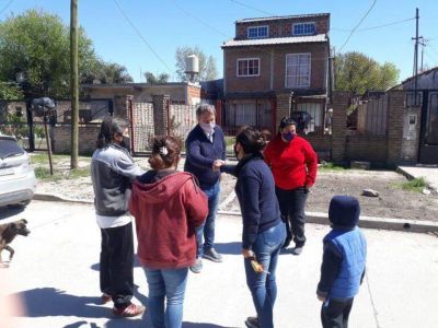 Cascallares recorri� la Capilla Santa Ana y obras en Glew en su 155� aniversario